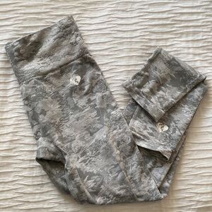 Womens best light gray camo gym leggings